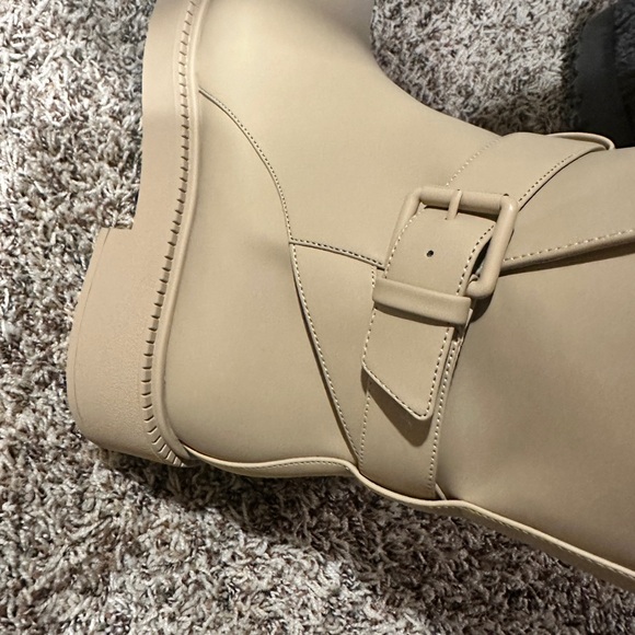 Vince boots NWOT in box gorgeous slip on above ankle Boots - Picture 5 of 6